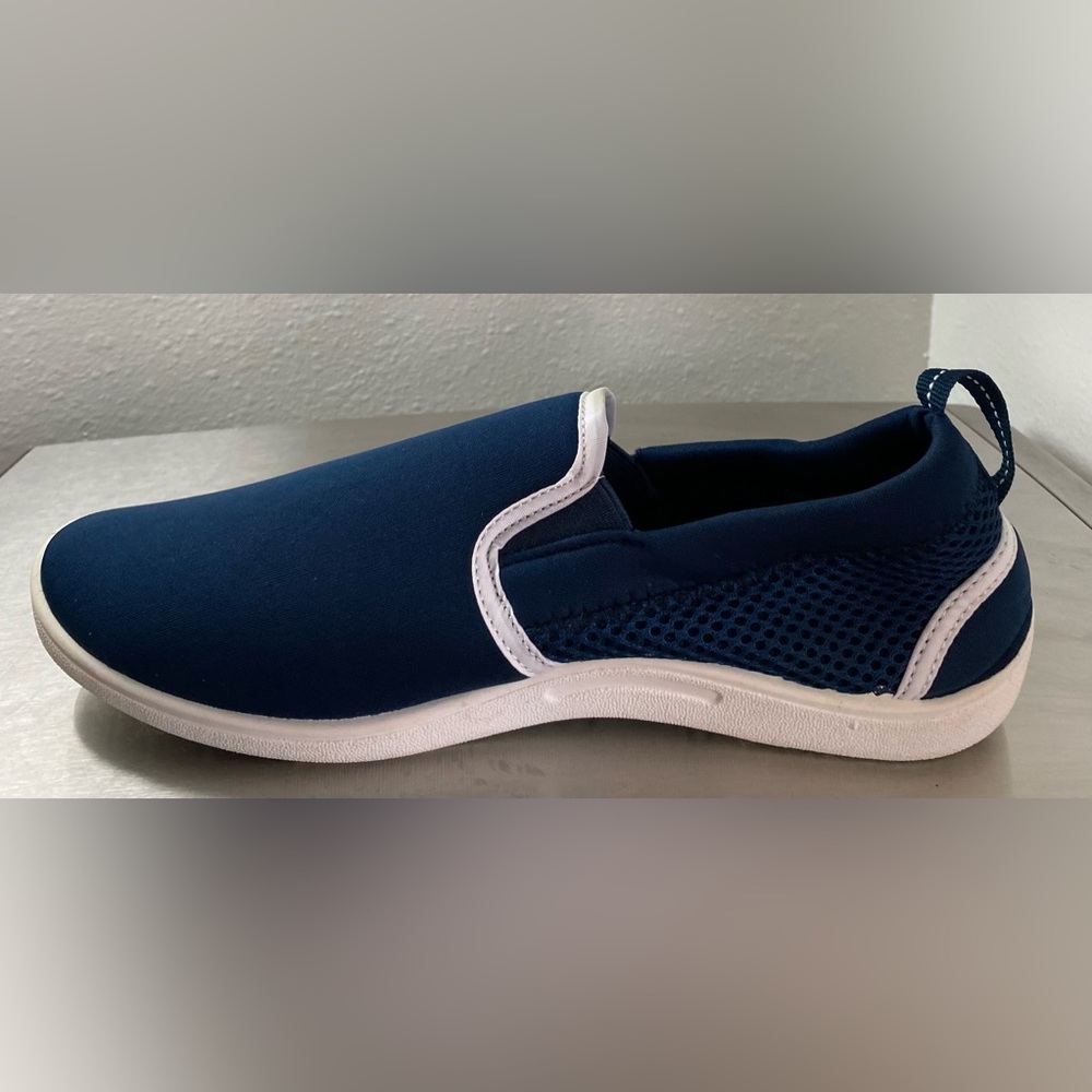 WEST MARINE.. WOMENS AQUA SHOES